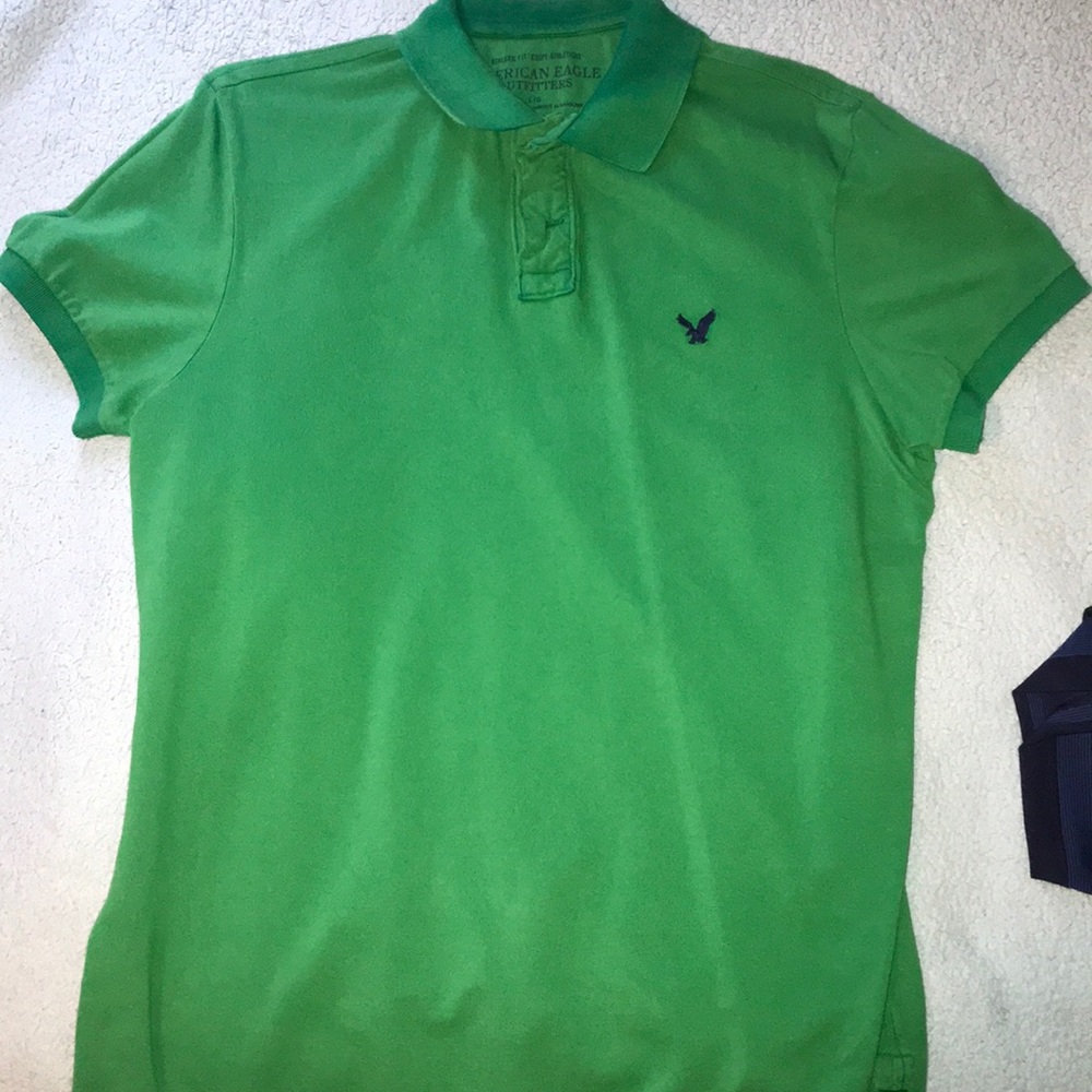 Green American Eagle golf shirt